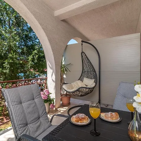 Mirella 20 M From The Sea - Free Parking 아파트