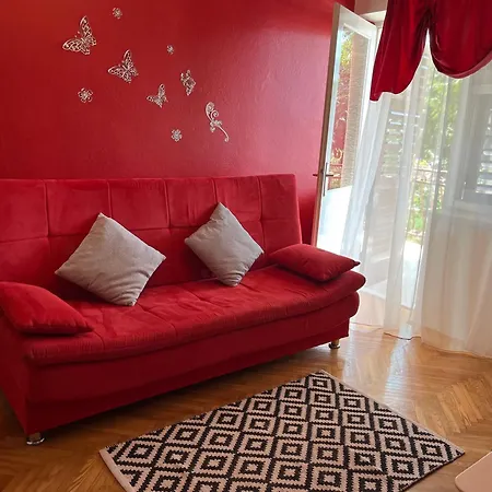 Mirella Apartment *