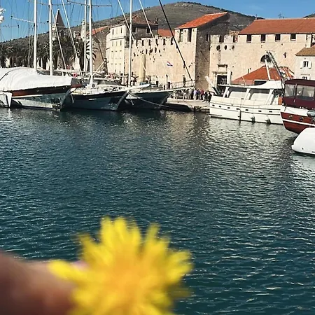 Mirella Trogir