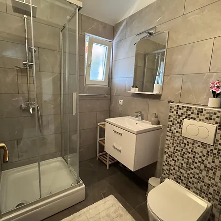 아파트 Mirella 20 M From The Sea - Free Parking 트로기르