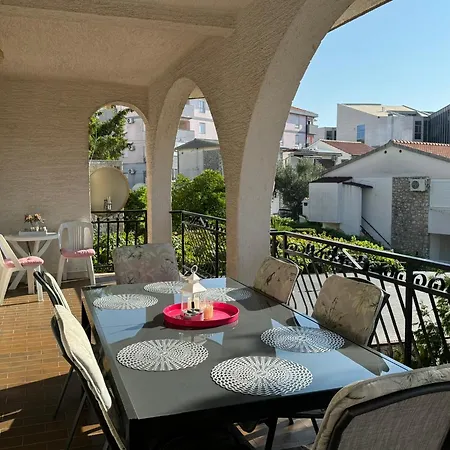 Mirella Apartment *