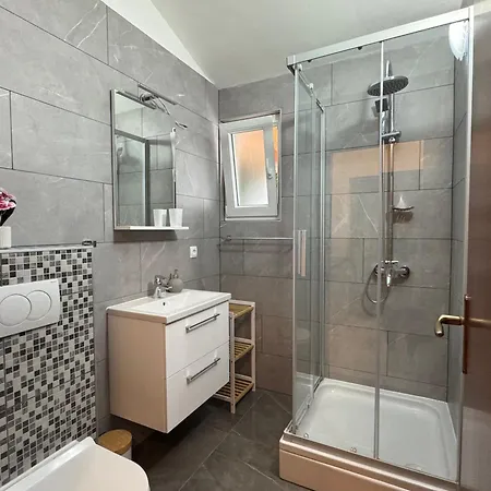 아파트 Mirella 20 M From The Sea - Free Parking *