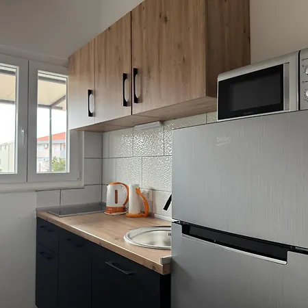 아파트 Mirella 20 M From The Sea - Free Parking 트로기르