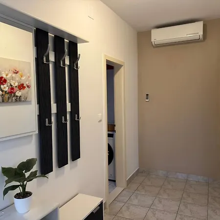Mirella 20 M From The Sea - Free Parking 아파트