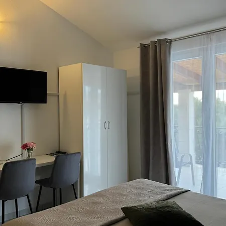 Mirella 20 M From The Sea - Free Parking 트로기르