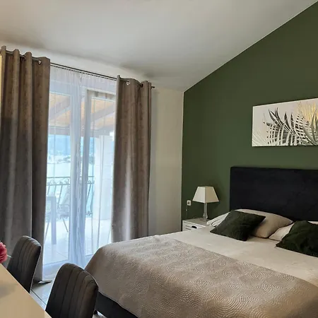 아파트 Mirella 20 M From The Sea - Free Parking 트로기르