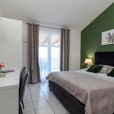 Mirella 20 M From The Sea - Free Parking 아파트