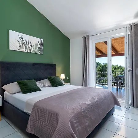 Mirella 20 M From The Sea - Free Parking 아파트 트로기르
