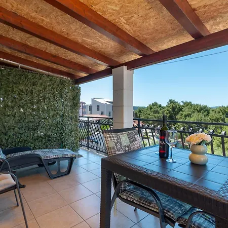 아파트 Mirella 20 M From The Sea - Free Parking 트로기르