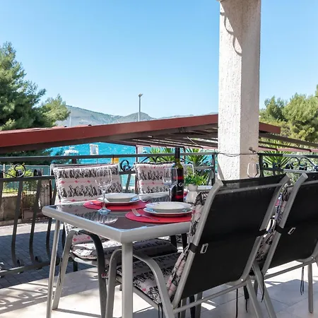 Mirella 20 M From The Sea - Free Parking 아파트