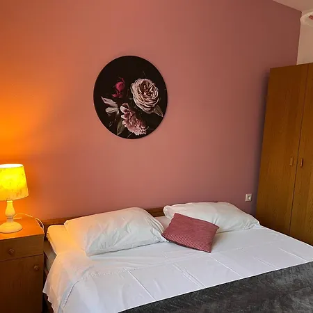Apartament Mirella 20 M From The Sea - Free Parking
