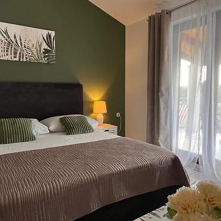 Apartament Mirella 20 M From The Sea - Free Parking